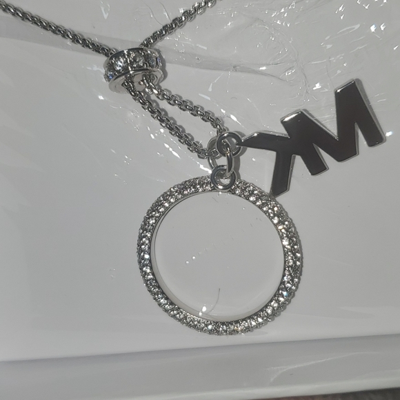 MICHAEL KORS NECKLACE CIRCLE W/LOGO MK - Picture 5 of 8